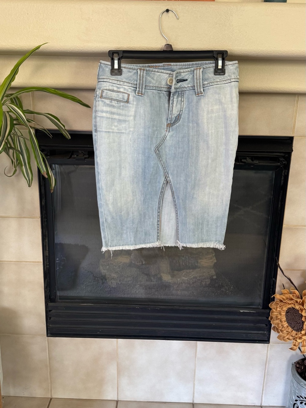 GUESS Jeans Women’s Size 26 Light Wash Stretch Denim Pencil Skirt